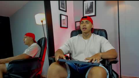 Snapshot of ronnie_canford chatting on March 22, 4:54 pm RonnieCanford online show from March 22, 4:54 pm