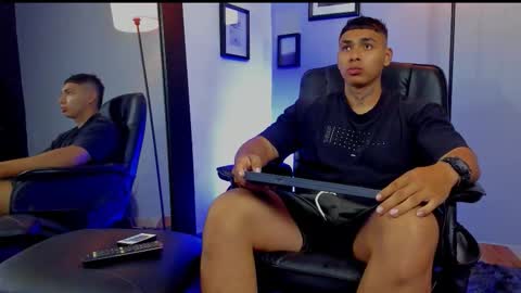 Snapshot of ronnie_canford chatting on March 28, 7:46 pm RonnieCanford online show from March 28, 7:46 pm