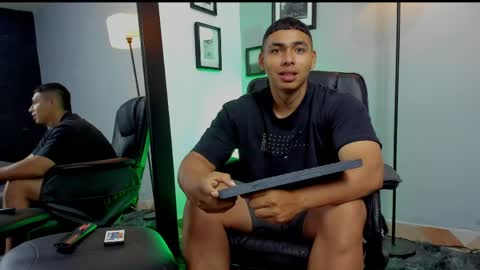 Snapshot of ronnie_canford chatting on April 2, 4:37 pm RonnieCanford online show from April 2, 4:37 pm