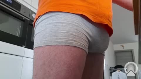 ronny8_5 online show from December 12, 9:40 am