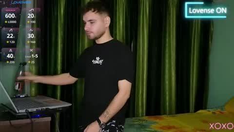 Snapshot of ronny_rian chatting on December 19, 10:06 pm Ronny online show from December 19, 10:06 pm