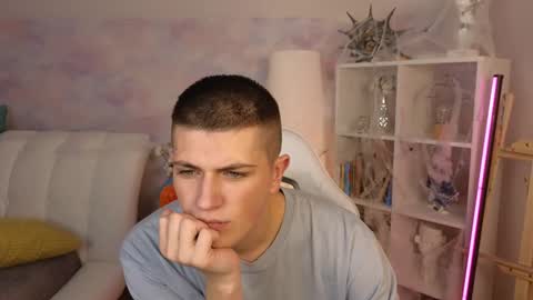 Rony online show from December 5, 1:38 pm