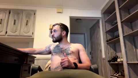 Snapshot of roofguy11 chatting on January 10, 6:28 pm roofguy11 online show from January 10, 6:28 pm