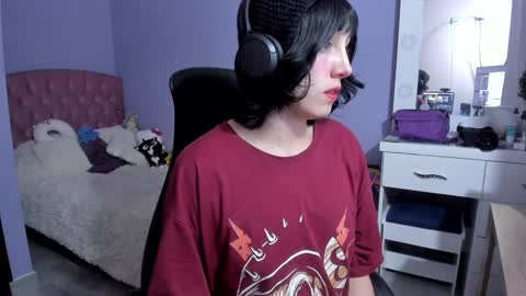 Twelve 3 Inst Twelve 312002 Twitter Room312 2002 online show from December 13, 1:59 am