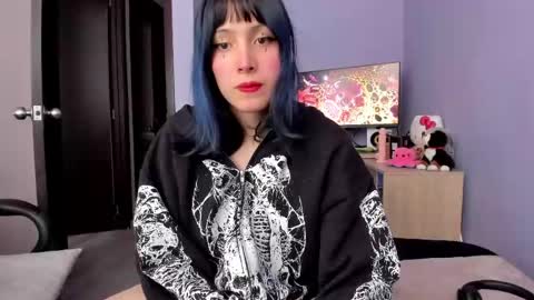 Snapshot of room312_ chatting on April 19, 6:10 pm Twelve 3 Inst Twelve 312002 Twitter Room312 2002 online show from April 19, 6:10 pm