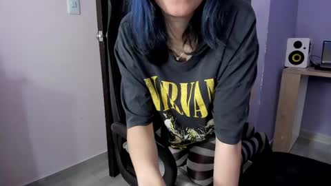 Snapshot of room312_ chatting on April 25, 1:14 pm Twelve 3 Inst Twelve 312002 Twitter Room312 2002 online show from April 25, 1:14 pm