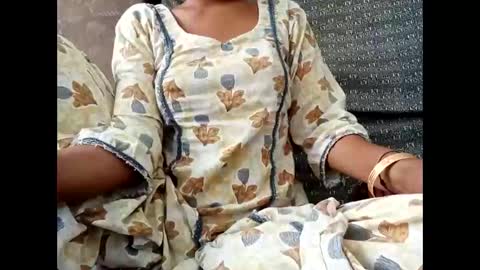 Snapshot of roop_sexy642 chatting on March 23, 3:32 am roop_sexy642 online show from March 23, 3:32 am