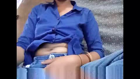 Snapshot of roop_sexy642 chatting on April 3, 10:24 am roop_sexy642 online show from April 3, 10:24 am