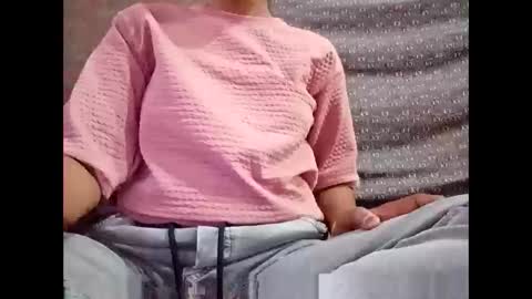 Snapshot of roop_sexy642 chatting on April 5, 1:19 pm roop_sexy642 online show from April 5, 1:19 pm