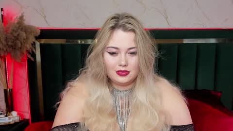 Snapshot of rosa1ia chatting on February 4, 9:10 pm Chloe online show from February 4, 9:10 pm