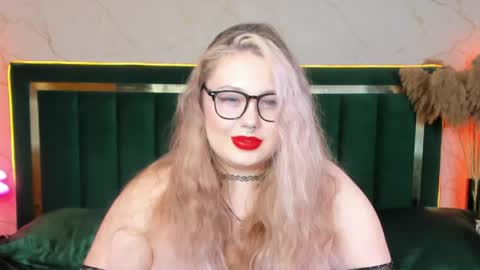 Chloe online show from March 26, 6:57 pm