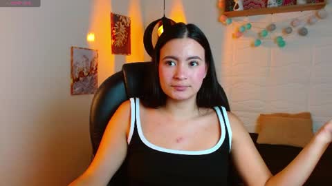 Snapshot of rosaliea chatting on June 17, 5:54 am R O S A L I A online show from June 17, 5:54 am