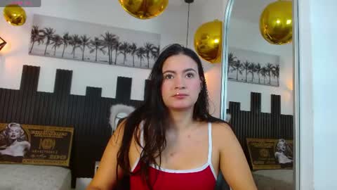 Snapshot of rosaliea chatting on June 24, 4:33 am R O S A L I A online show from June 24, 4:33 am