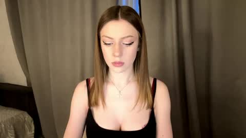 rosaliehue online show from May 15, 4:25 pm
