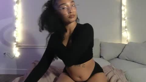 Snapshot of rosalinatoosexy chatting on April 4, 4:33 am Rosalina online show from April 4, 4:33 am
