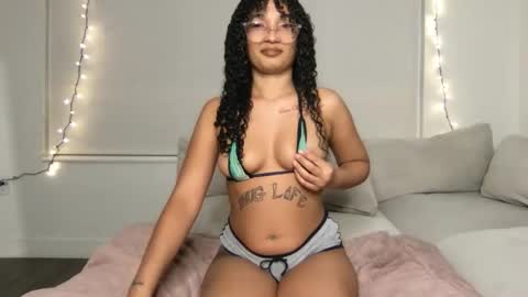 Snapshot of rosalinatoosexy chatting on April 29, 4:49 am Rosalina online show from April 29, 4:49 am
