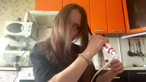 Snapshot of rosariamohre chatting on April 4, 4:11 am Emma online show from April 4, 4:11 am