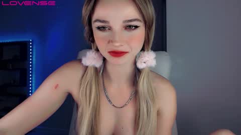 rose__luck online show from December 22, 5:32 pm