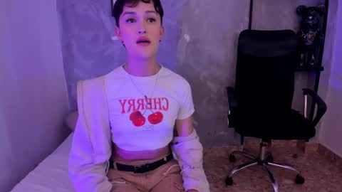 Snapshot of rose_blosson chatting on February 25, 11:44 pm Rose online show from February 25, 11:44 pm