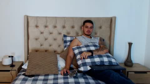 Snapshot of rose_dom chatting on November 7, 2:00 am Rose And Dom online show from November 7, 2:00 am