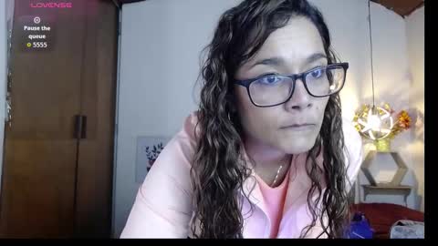 Snapshot of rose_thompson1 chatting on September 21, 2:40 pm Rose online show from September 21, 2:40 pm