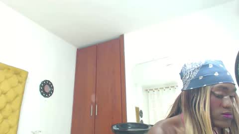 Snapshot of rose_valentiine chatting on March 19, 12:53 pm rose_valentiine online show from March 19, 12:53 pm