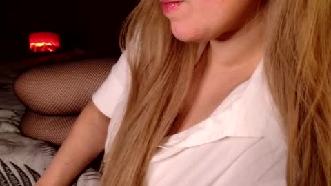 Snapshot of roseberryred chatting on November 27, 8:33 pm Roseberry online show from November 27, 8:33 pm