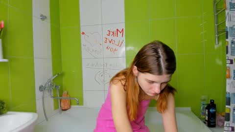 Snapshot of roseblanche2k chatting on March 6, 10:47 pm Florin online show from March 6, 10:47 pm