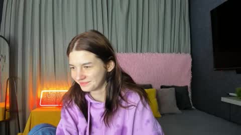 Snapshot of roseblanche2k chatting on December 14, 12:05 am Florin online show from December 14, 12:05 am