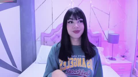 Snapshot of rosecassie chatting on January 3, 12:30 pm Rose online show from January 3, 12:30 pm