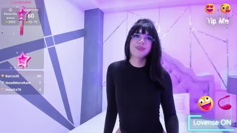 Snapshot of rosecassie chatting on January 3, 3:33 pm Rose online show from January 3, 3:33 pm