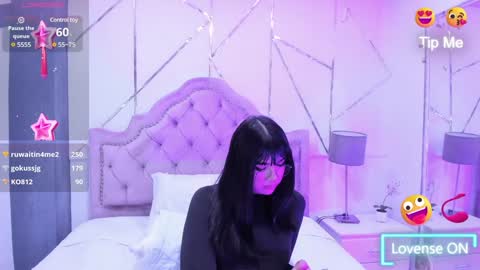 Snapshot of rosecassie chatting on January 3, 6:35 pm Rose online show from January 3, 6:35 pm