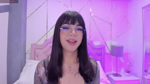 Snapshot of rosecassie chatting on January 4, 4:00 pm Rose online show from January 4, 4:00 pm