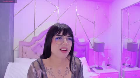 Snapshot of rosecassie chatting on January 4, 7:02 pm Rose online show from January 4, 7:02 pm