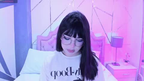 Snapshot of rosecassie chatting on January 5, 1:36 pm Rose online show from January 5, 1:36 pm