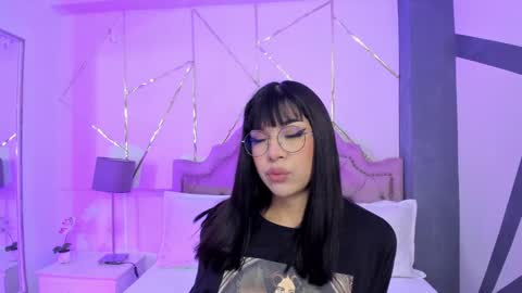 Snapshot of rosecassie chatting on January 13, 12:24 pm Rose online show from January 13, 12:24 pm