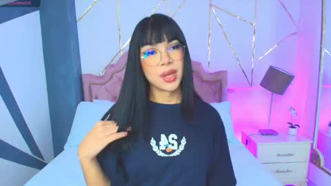 Snapshot of rosecassie chatting on January 17, 1:35 pm Rose online show from January 17, 1:35 pm