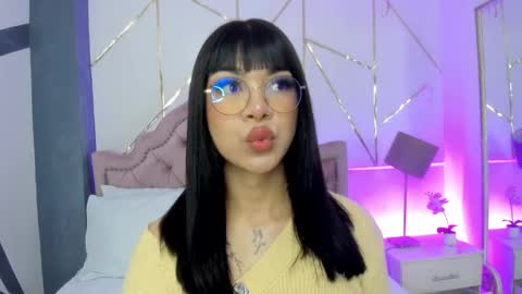 Snapshot of rosecassie chatting on January 20, 12:39 pm Rose online show from January 20, 12:39 pm