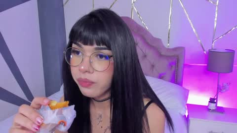 Snapshot of rosecassie chatting on February 7, 5:18 pm Rose online show from February 7, 5:18 pm