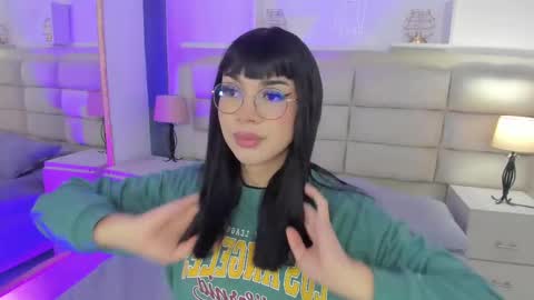 Snapshot of rosecassie chatting on February 15, 12:43 pm Rose online show from February 15, 12:43 pm