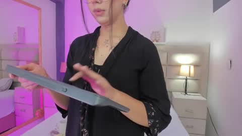 Snapshot of rosecassie chatting on February 18, 8:03 pm Rose online show from February 18, 8:03 pm