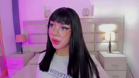 Snapshot of rosecassie chatting on February 20, 2:13 pm Rose online show from February 20, 2:13 pm