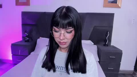 Snapshot of rosecassie chatting on February 20, 8:25 pm Rose online show from February 20, 8:25 pm