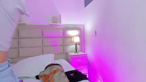 Snapshot of rosecassie chatting on February 21, 7:43 pm Rose online show from February 21, 7:43 pm