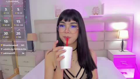 Snapshot of rosecassie chatting on February 22, 7:14 pm Rose online show from February 22, 7:14 pm