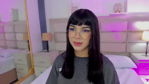 Snapshot of rosecassie chatting on February 26, 1:52 pm Rose online show from February 26, 1:52 pm