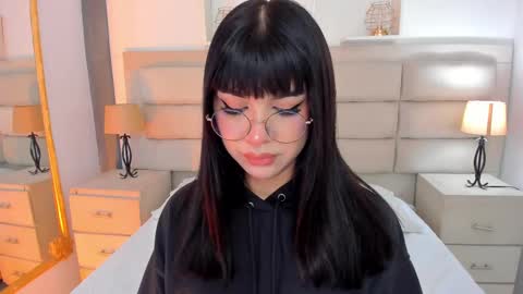 Snapshot of rosecassie chatting on March 6, 12:52 pm Rose online show from March 6, 12:52 pm