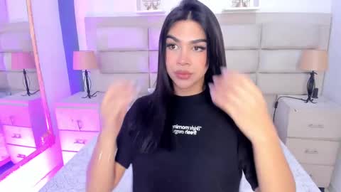 Snapshot of rosecassie chatting on September 11, 1:00 pm Rose online show from September 11, 1:00 pm