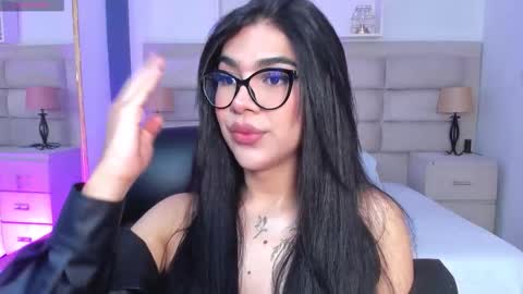 Snapshot of rosecassie chatting on September 21, 1:24 pm Rose online show from September 21, 1:24 pm