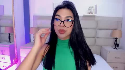 Snapshot of rosecassie chatting on October 1, 12:55 pm Rose online show from October 1, 12:55 pm